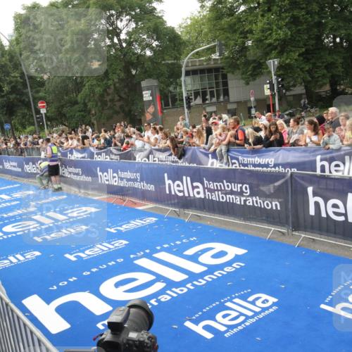 29.06.2025 - hella hamburg halbmarathon Michael Strokosch http://msf.ph/oto/8536409 29.06.2025 10:27:18 Ziel  meine-sportfotos.de