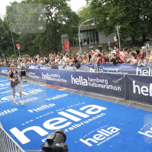 29.06.2025 - hella hamburg halbmarathon Michael Strokosch http://msf.ph/oto/8536441 29.06.2025 10:27:26 Ziel  meine-sportfotos.de