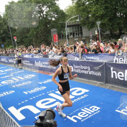 29.06.2025 - hella hamburg halbmarathon Michael Strokosch http://msf.ph/oto/8536447 29.06.2025 10:27:27 Ziel  meine-sportfotos.de