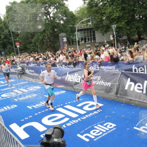 29.06.2025 - hella hamburg halbmarathon Michael Strokosch http://msf.ph/oto/8536448 29.06.2025 10:45:56 Ziel  meine-sportfotos.de