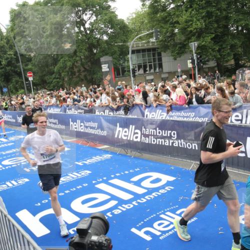 29.06.2025 - hella hamburg halbmarathon Michael Strokosch http://msf.ph/oto/8536486 29.06.2025 10:46:05 Ziel  meine-sportfotos.de