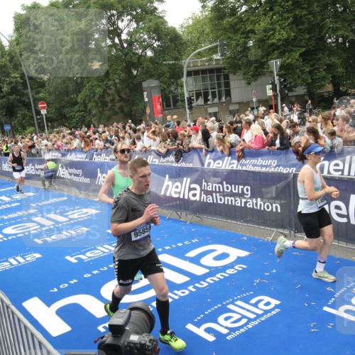 29.06.2025 - hella hamburg halbmarathon Michael Strokosch http://msf.ph/oto/8536524 29.06.2025 10:46:12 Ziel  meine-sportfotos.de