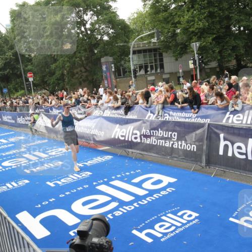 29.06.2025 - hella hamburg halbmarathon Michael Strokosch http://msf.ph/oto/8536534 29.06.2025 10:27:52 Ziel  meine-sportfotos.de