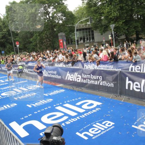 29.06.2025 - hella hamburg halbmarathon Michael Strokosch http://msf.ph/oto/8536578 29.06.2025 10:46:24 Ziel  meine-sportfotos.de