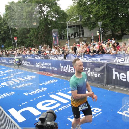 29.06.2025 - hella hamburg halbmarathon Michael Strokosch http://msf.ph/oto/8536668 29.06.2025 10:28:37 Ziel  meine-sportfotos.de