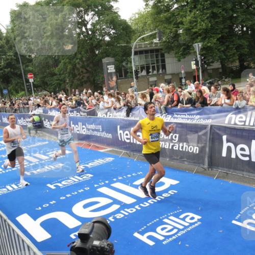 29.06.2025 - hella hamburg halbmarathon Michael Strokosch http://msf.ph/oto/8536701 29.06.2025 10:28:48 Ziel  meine-sportfotos.de