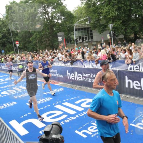 29.06.2025 - hella hamburg halbmarathon Michael Strokosch http://msf.ph/oto/8536714 29.06.2025 10:46:54 Ziel  meine-sportfotos.de