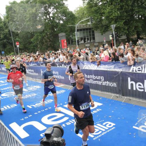 29.06.2025 - hella hamburg halbmarathon Michael Strokosch http://msf.ph/oto/8536750 29.06.2025 10:47:04 Ziel  meine-sportfotos.de
