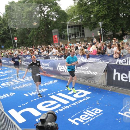 29.06.2025 - hella hamburg halbmarathon Michael Strokosch http://msf.ph/oto/8536775 29.06.2025 10:47:11 Ziel  meine-sportfotos.de