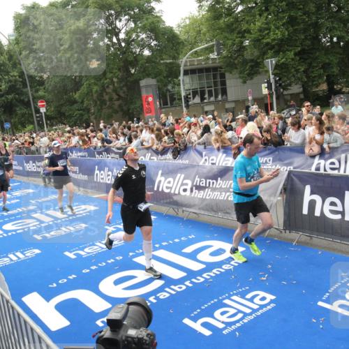 29.06.2025 - hella hamburg halbmarathon Michael Strokosch http://msf.ph/oto/8536777 29.06.2025 10:47:11 Ziel  meine-sportfotos.de