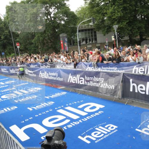 29.06.2025 - hella hamburg halbmarathon Michael Strokosch http://msf.ph/oto/8536815 29.06.2025 10:29:17 Ziel  meine-sportfotos.de