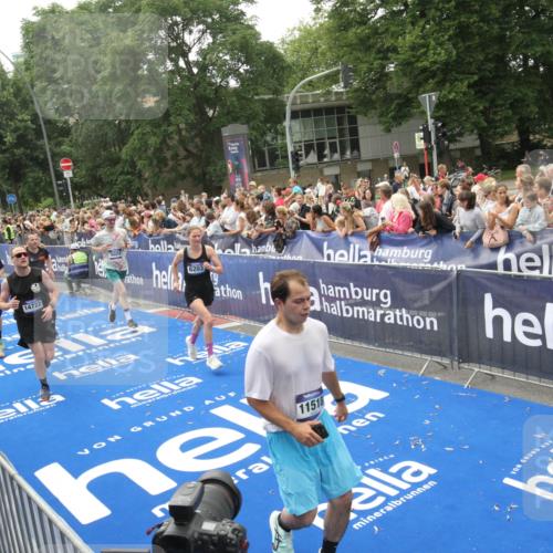 29.06.2025 - hella hamburg halbmarathon Michael Strokosch http://msf.ph/oto/8536829 29.06.2025 10:47:26 Ziel  meine-sportfotos.de
