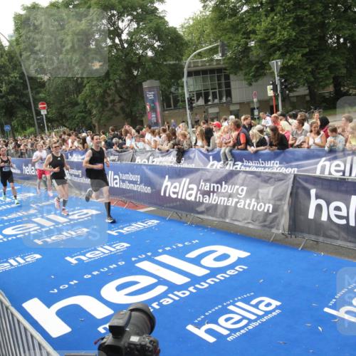 29.06.2025 - hella hamburg halbmarathon Michael Strokosch http://msf.ph/oto/8536836 29.06.2025 10:29:26 Ziel  meine-sportfotos.de