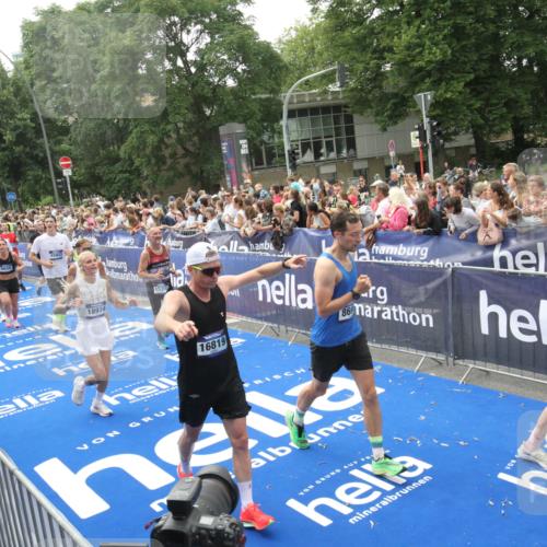 29.06.2025 - hella hamburg halbmarathon Michael Strokosch http://msf.ph/oto/8536859 29.06.2025 10:47:31 Ziel  meine-sportfotos.de