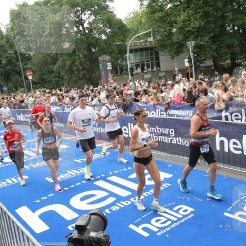 29.06.2025 - hella hamburg halbmarathon Michael Strokosch http://msf.ph/oto/8536867 29.06.2025 10:47:33 Ziel  meine-sportfotos.de