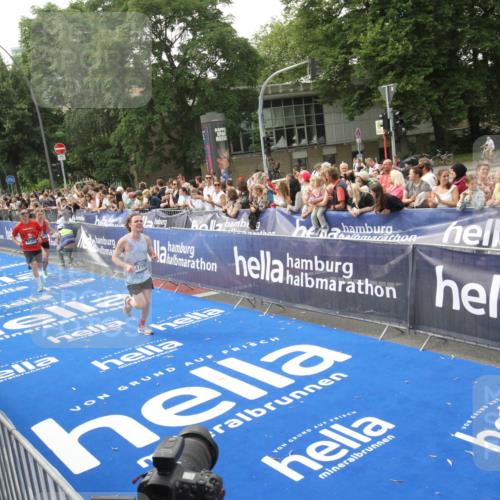 29.06.2025 - hella hamburg halbmarathon Michael Strokosch http://msf.ph/oto/8536883 29.06.2025 10:29:35 Ziel  meine-sportfotos.de