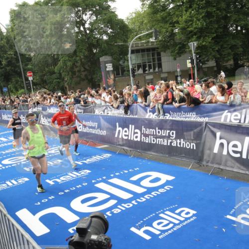 29.06.2025 - hella hamburg halbmarathon Michael Strokosch http://msf.ph/oto/8536890 29.06.2025 10:29:36 Ziel  meine-sportfotos.de