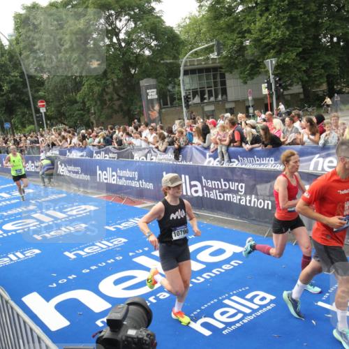 29.06.2025 - hella hamburg halbmarathon Michael Strokosch http://msf.ph/oto/8536898 29.06.2025 10:29:37 Ziel  meine-sportfotos.de