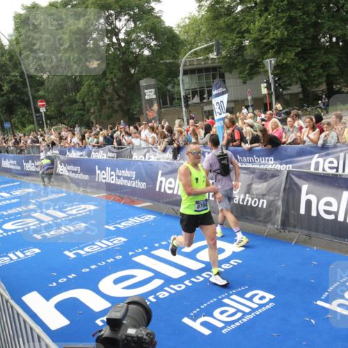29.06.2025 - hella hamburg halbmarathon Michael Strokosch http://msf.ph/oto/8536910 29.06.2025 10:29:39 Ziel  meine-sportfotos.de