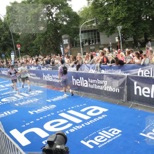 29.06.2025 - hella hamburg halbmarathon Michael Strokosch http://msf.ph/oto/8536913 29.06.2025 10:29:41 Ziel  meine-sportfotos.de