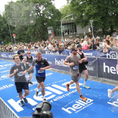29.06.2025 - hella hamburg halbmarathon Michael Strokosch http://msf.ph/oto/8536917 29.06.2025 10:47:43 Ziel  meine-sportfotos.de