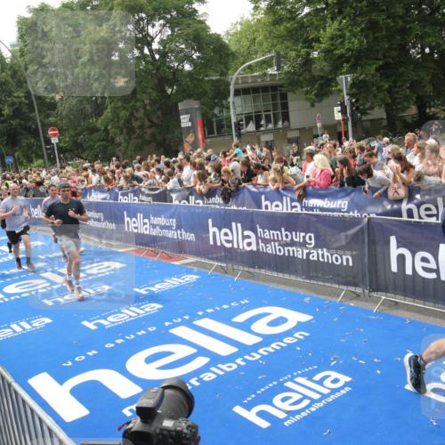 29.06.2025 - hella hamburg halbmarathon Michael Strokosch http://msf.ph/oto/8536923 29.06.2025 10:47:45 Ziel  meine-sportfotos.de