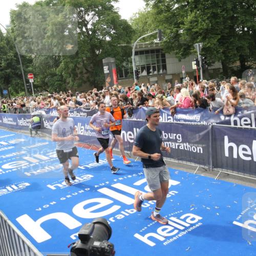 29.06.2025 - hella hamburg halbmarathon Michael Strokosch http://msf.ph/oto/8536930 29.06.2025 10:47:47 Ziel  meine-sportfotos.de