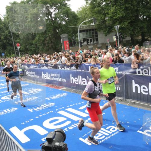 29.06.2025 - hella hamburg halbmarathon Michael Strokosch http://msf.ph/oto/8536956 29.06.2025 10:47:52 Ziel  meine-sportfotos.de