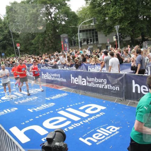 29.06.2025 - hella hamburg halbmarathon Michael Strokosch http://msf.ph/oto/8537020 29.06.2025 10:48:08 Ziel  meine-sportfotos.de