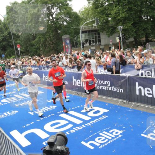 29.06.2025 - hella hamburg halbmarathon Michael Strokosch http://msf.ph/oto/8537026 29.06.2025 10:48:09 Ziel  meine-sportfotos.de
