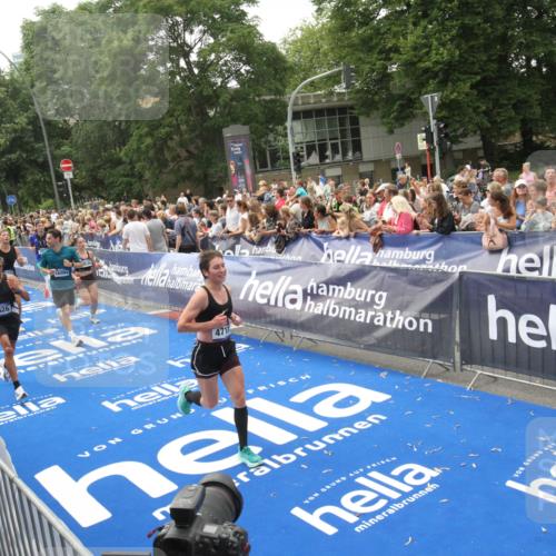 29.06.2025 - hella hamburg halbmarathon Michael Strokosch http://msf.ph/oto/8537046 29.06.2025 10:48:14 Ziel  meine-sportfotos.de