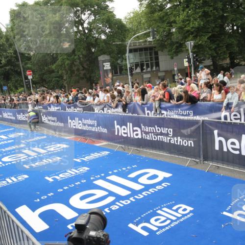 29.06.2025 - hella hamburg halbmarathon Michael Strokosch http://msf.ph/oto/8537066 29.06.2025 10:30:26 Ziel  meine-sportfotos.de