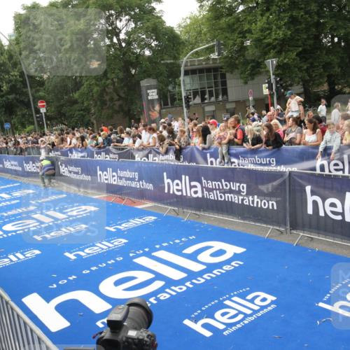 29.06.2025 - hella hamburg halbmarathon Michael Strokosch http://msf.ph/oto/8537068 29.06.2025 10:30:26 Ziel  meine-sportfotos.de