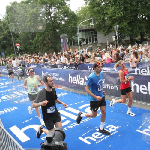 29.06.2025 - hella hamburg halbmarathon Michael Strokosch http://msf.ph/oto/8537073 29.06.2025 10:48:19 Ziel  meine-sportfotos.de