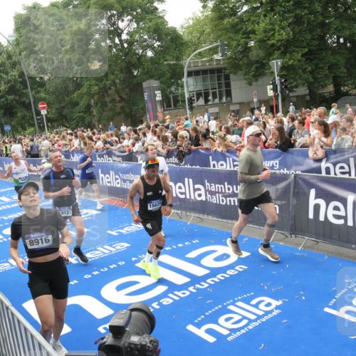 29.06.2025 - hella hamburg halbmarathon Michael Strokosch http://msf.ph/oto/8537082 29.06.2025 10:48:21 Ziel  meine-sportfotos.de
