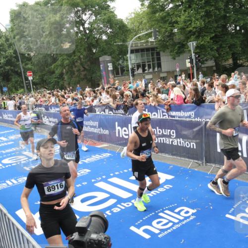 29.06.2025 - hella hamburg halbmarathon Michael Strokosch http://msf.ph/oto/8537084 29.06.2025 10:48:22 Ziel  meine-sportfotos.de