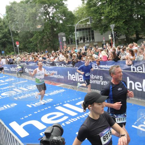 29.06.2025 - hella hamburg halbmarathon Michael Strokosch http://msf.ph/oto/8537088 29.06.2025 10:48:23 Ziel  meine-sportfotos.de