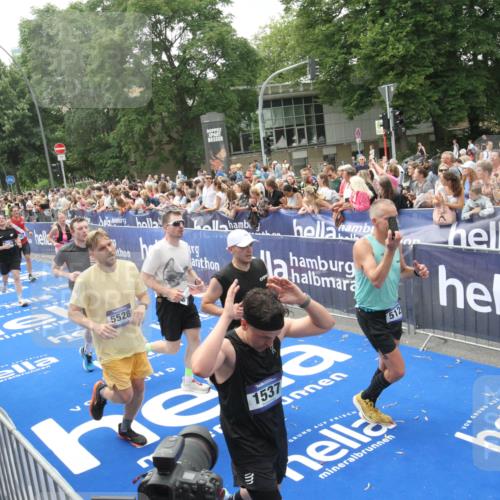 29.06.2025 - hella hamburg halbmarathon Michael Strokosch http://msf.ph/oto/8537118 29.06.2025 10:48:29 Ziel  meine-sportfotos.de
