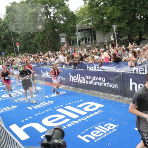 29.06.2025 - hella hamburg halbmarathon Michael Strokosch http://msf.ph/oto/8537124 29.06.2025 10:48:30 Ziel  meine-sportfotos.de