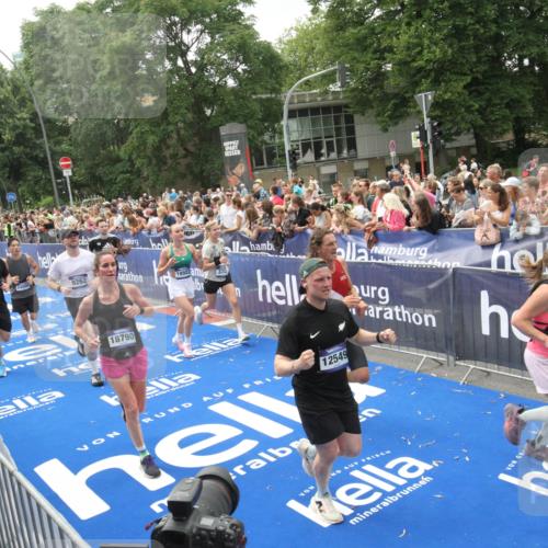 29.06.2025 - hella hamburg halbmarathon Michael Strokosch http://msf.ph/oto/8537132 29.06.2025 10:48:32 Ziel  meine-sportfotos.de