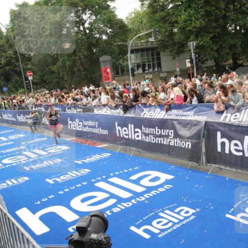 29.06.2025 - hella hamburg halbmarathon Michael Strokosch http://msf.ph/oto/8537204 29.06.2025 10:48:47 Ziel  meine-sportfotos.de