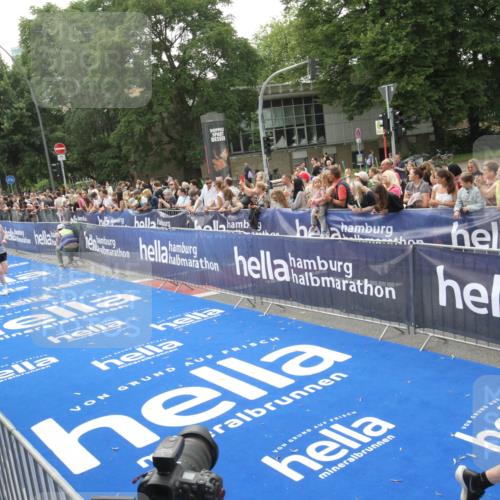 29.06.2025 - hella hamburg halbmarathon Michael Strokosch http://msf.ph/oto/8537220 29.06.2025 10:31:16 Ziel  meine-sportfotos.de