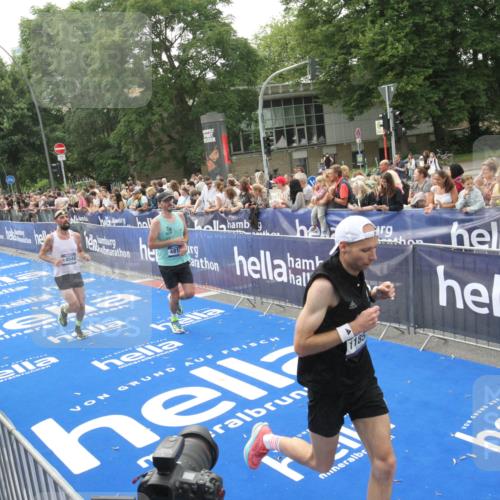 29.06.2025 - hella hamburg halbmarathon Michael Strokosch http://msf.ph/oto/8537262 29.06.2025 10:31:23 Ziel  meine-sportfotos.de