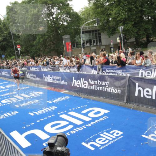 29.06.2025 - hella hamburg halbmarathon Michael Strokosch http://msf.ph/oto/8537285 29.06.2025 10:31:31 Ziel  meine-sportfotos.de