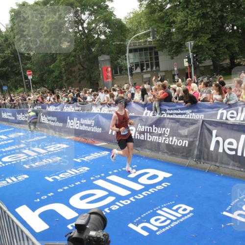 29.06.2025 - hella hamburg halbmarathon Michael Strokosch http://msf.ph/oto/8537295 29.06.2025 10:31:32 Ziel  meine-sportfotos.de