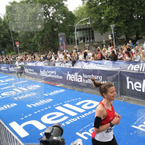 29.06.2025 - hella hamburg halbmarathon Michael Strokosch http://msf.ph/oto/8537364 29.06.2025 10:31:53 Ziel  meine-sportfotos.de