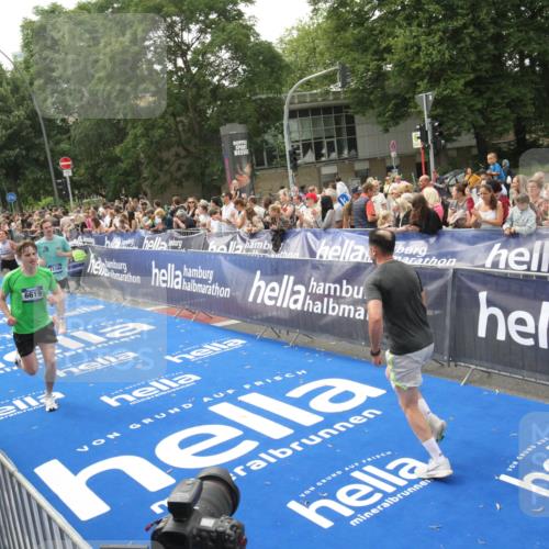 29.06.2025 - hella hamburg halbmarathon Michael Strokosch http://msf.ph/oto/8537414 29.06.2025 10:32:03 Ziel  meine-sportfotos.de