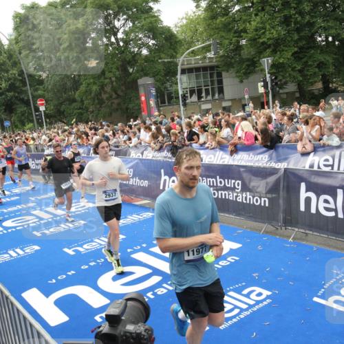 29.06.2025 - hella hamburg halbmarathon Michael Strokosch http://msf.ph/oto/8537418 29.06.2025 10:49:44 Ziel  meine-sportfotos.de