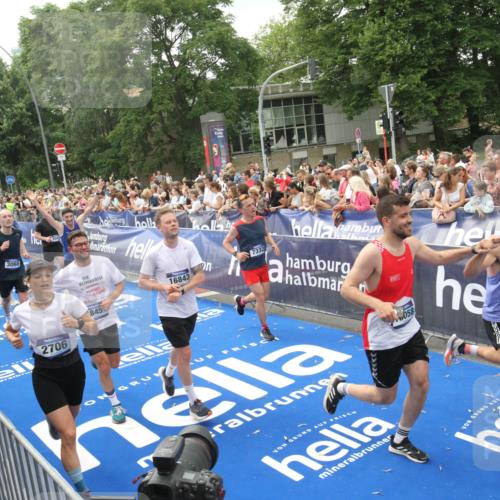 29.06.2025 - hella hamburg halbmarathon Michael Strokosch http://msf.ph/oto/8537438 29.06.2025 10:49:47 Ziel  meine-sportfotos.de