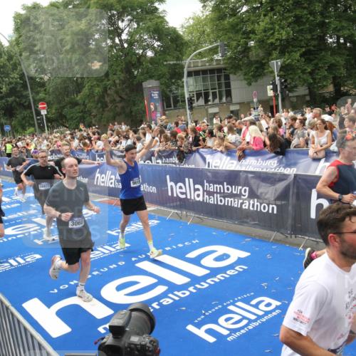 29.06.2025 - hella hamburg halbmarathon Michael Strokosch http://msf.ph/oto/8537442 29.06.2025 10:49:49 Ziel  meine-sportfotos.de